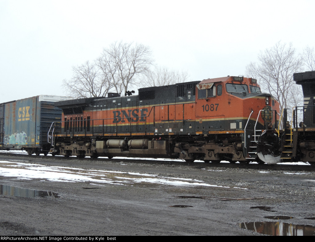 BNSF 1087 on 14M